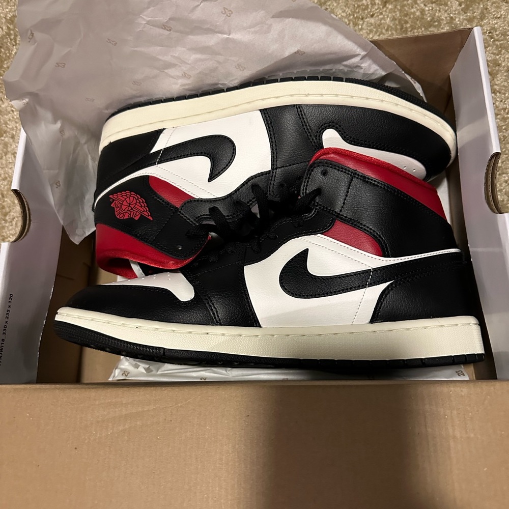 Nike Jordan 1 W12/M10.5 NWT